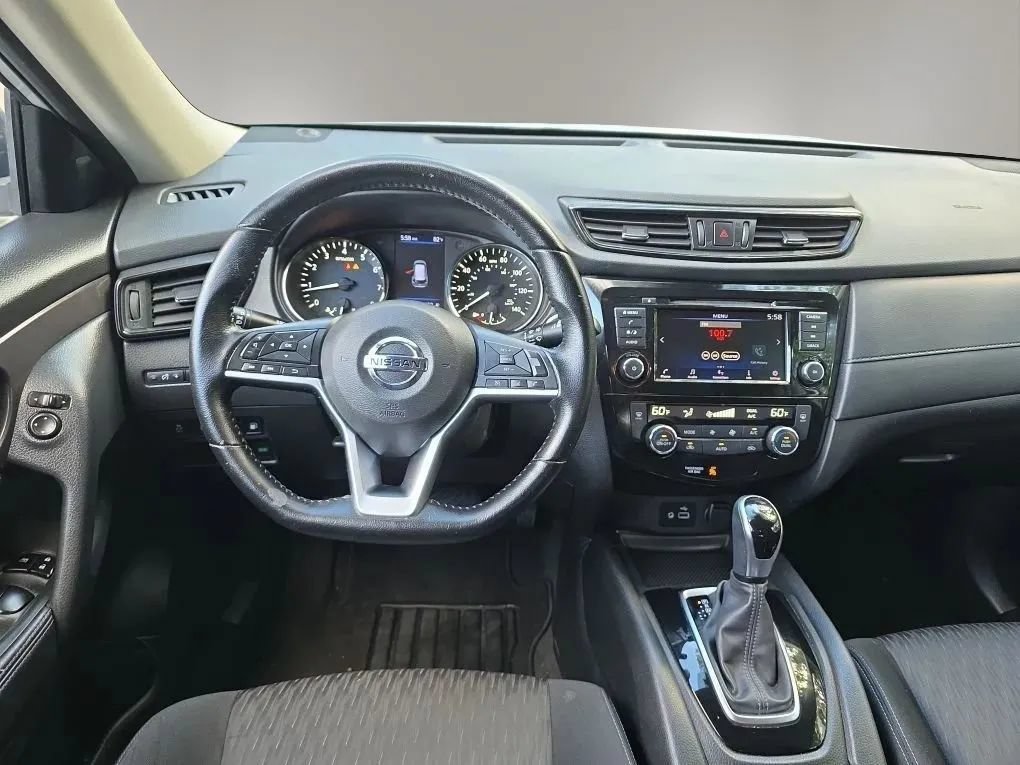 Used 2020 Nissan Rogue SV FWD image 14