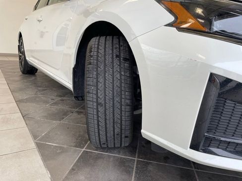 Used 2024 Nissan Altima 2.5 SR image 16