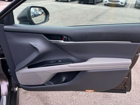 Used 2019 Toyota Camry XLE image 23