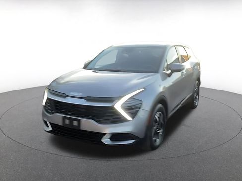 Used 2025 Kia Sportage LX image 7