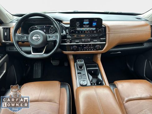 Used 2023 Nissan Pathfinder Platinum w/ Black Appearance Package AWD/4WD image 17