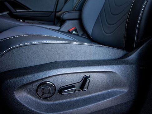 New 2026 Volkswagen Tiguan SE image 30