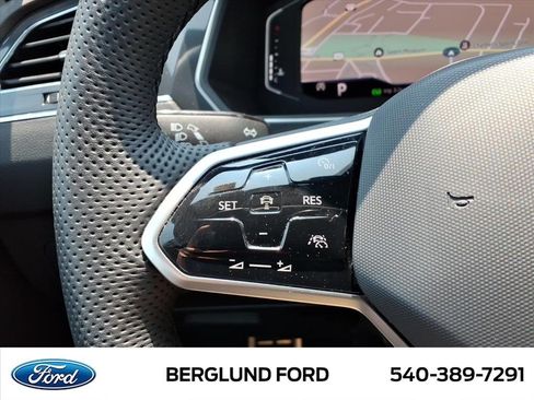 Used 2022 Volkswagen Tiguan SEL R-Line AWD/4WD image 34