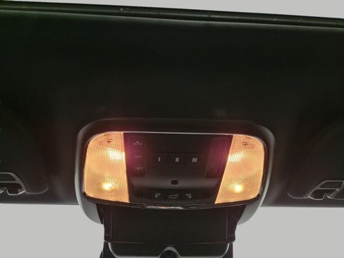 Used 2022 Jeep Grand Cherokee Laredo X image 17