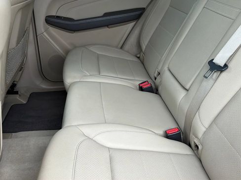 Used 2015 Mercedes-Benz ML 350 4MATIC image 39