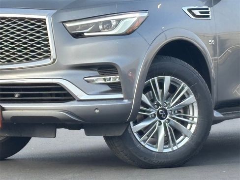 Used 2019 INFINITI QX80 Luxe w/ All-Season Package image 2