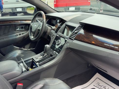 Used 2018 Ford Taurus Limited FWD image 14