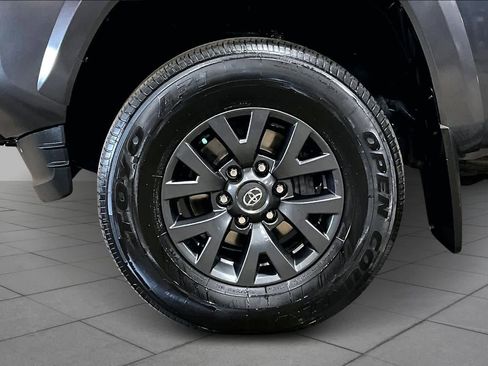 Certified 2022 Toyota Tacoma SR5 image 10