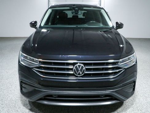 Used 2022 Volkswagen Tiguan SE w/ Panoramic Sunroof Package AWD/4WD image 4