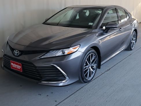 Used 2023 Toyota Camry XLE w/ Cold Weather Package image 24