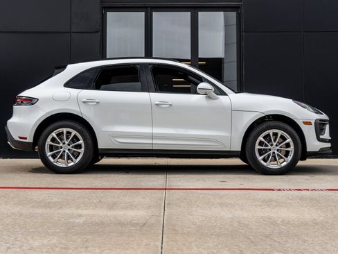New 2026 Porsche Macan AWD/4WD image 12