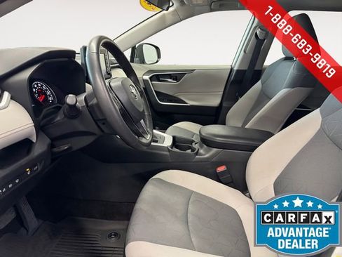 Used 2021 Toyota RAV4 XLE w/ Convenience Package image 8