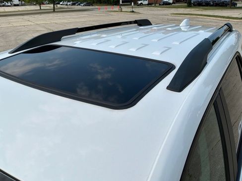 Used 2023 GMC Acadia SLT w/ Elevation Edition FWD image 11