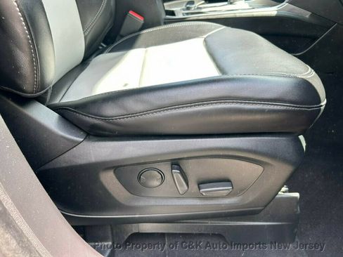 Used 2023 Ford Explorer XLT w/ Equipment Group 202A AWD/4WD image 32