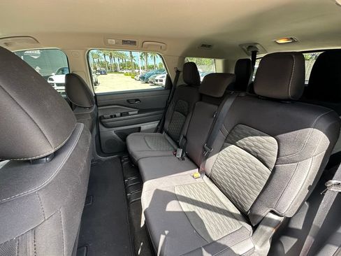 Used 2023 Nissan Pathfinder S AWD/4WD image 32