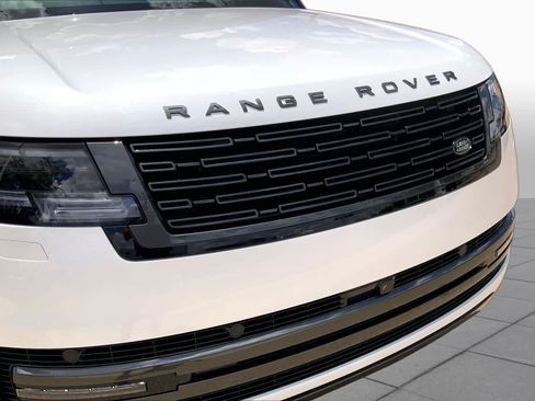 Used 2025 Land Rover Range Rover Long Wheelbase Autobiography AWD/4WD image 36