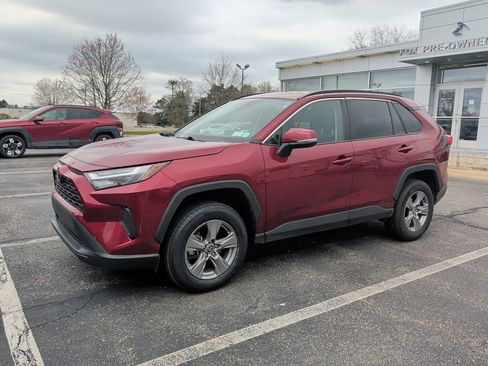 Used 2025 Toyota RAV4 XLE image 1