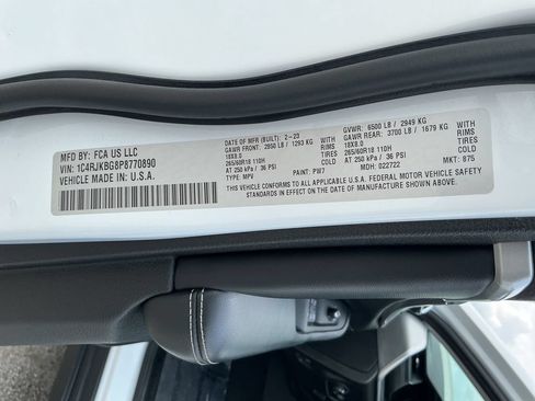 Certified 2023 Jeep Grand Cherokee L Limited AWD/4WD image 33