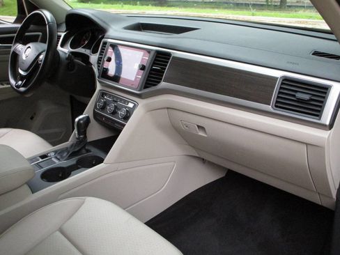 Used 2018 Volkswagen Atlas SE w/ R-Line Package FWD image 7