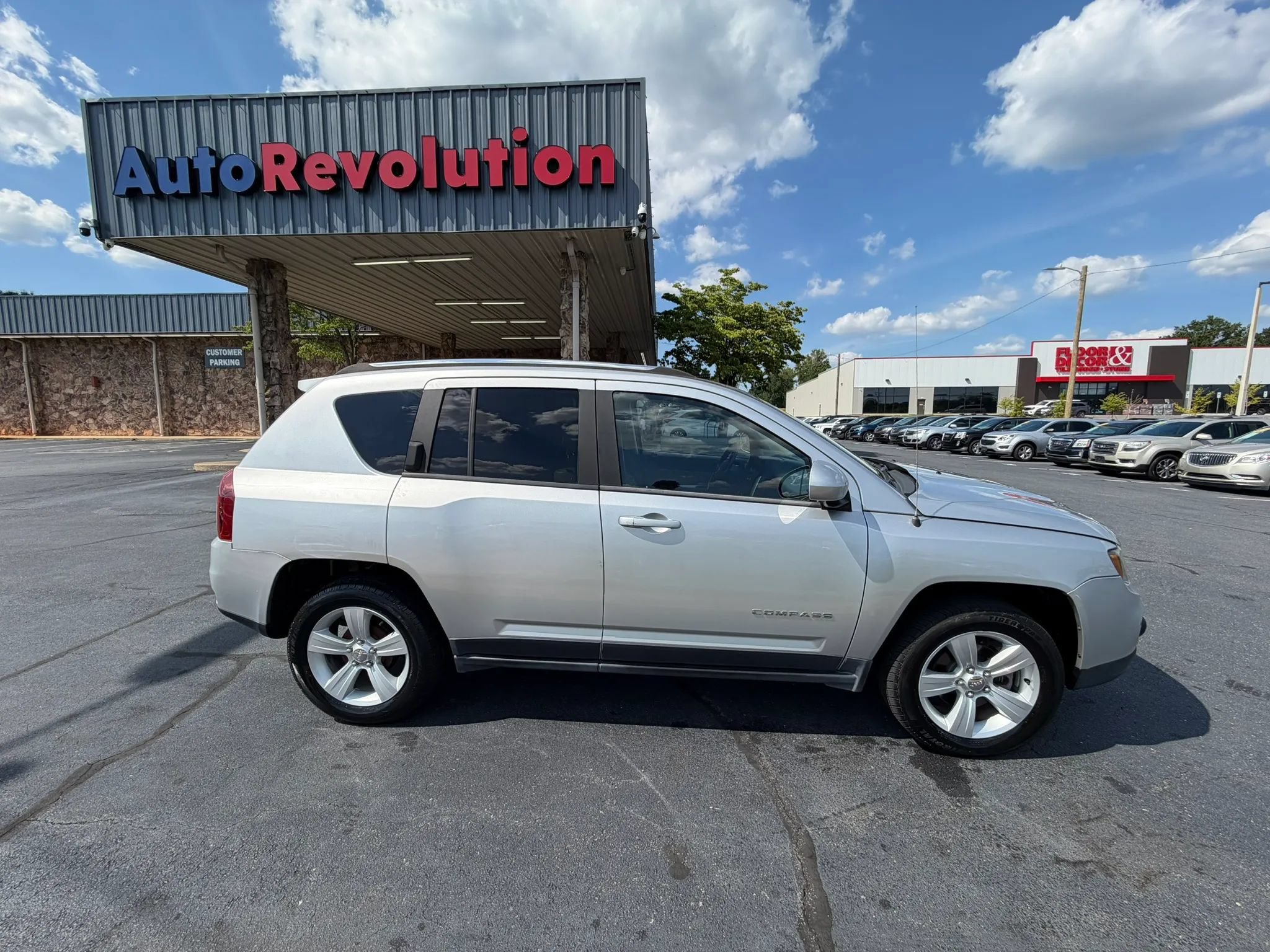 Used 2014 Jeep Compass Latitude FWD image 8