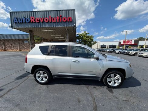 Used 2014 Jeep Compass Latitude FWD image 8