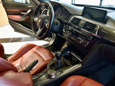 Used 2018 BMW M3 RWD image 23