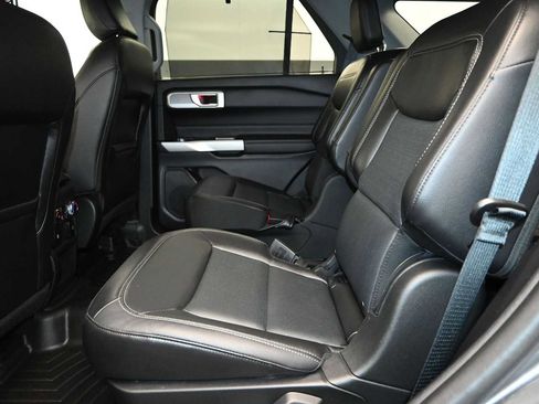 Used 2021 Ford Explorer Limited w/ Equipment Group 301A AWD/4WD image 27