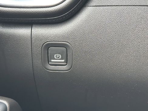 Used 2020 Chevrolet Silverado 1500 RST image 13