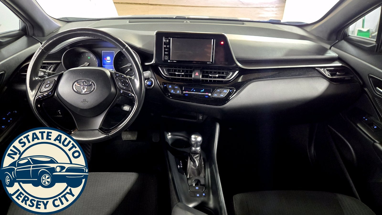 Used 2018 Toyota C-HR XLE FWD image 25