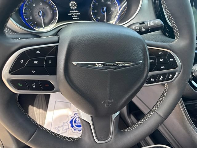 Used 2026 Chrysler Pacifica Limited FWD image 16
