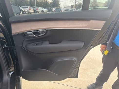 Certified 2025 Volvo XC90 B6 Plus image 14