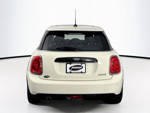 Used 2019 MINI Cooper 4-Door Hardtop image 10