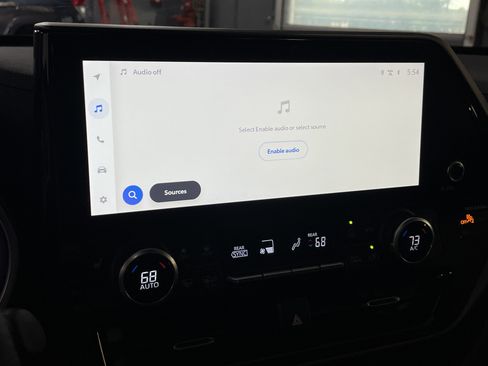 Used 2023 Toyota Highlander XLE FWD image 23
