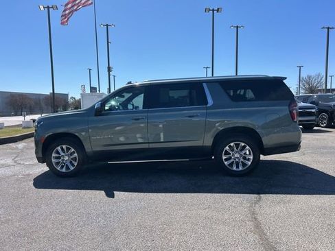 Used 2023 Chevrolet Suburban Premier image 6