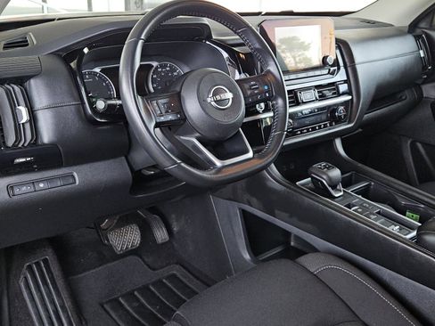 Used 2024 Nissan Pathfinder SV image 25