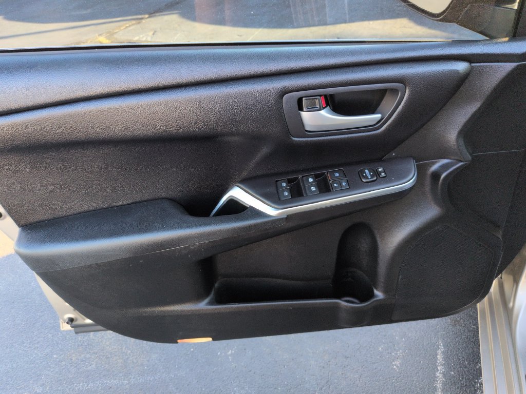 Used 2017 Toyota Camry SE FWD image 10