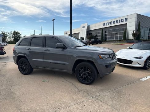 Used 2022 Jeep Grand Cherokee Laredo X AWD/4WD image 1