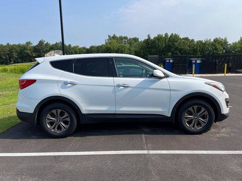 Used 2016 Hyundai Santa Fe Sport w/ Cargo Package FWD image 5