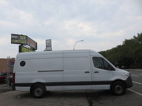 Used 2022 Mercedes-Benz Sprinter 2500 image 8