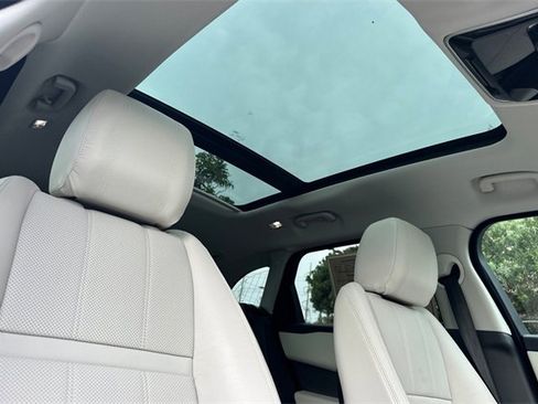 Used 2019 Land Rover Range Rover Velar S image 16
