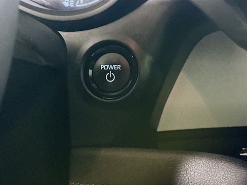 Used 2025 Toyota Sienna XLE FWD image 20