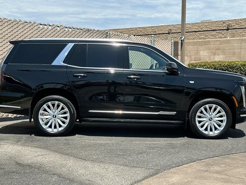 Used 2025 Cadillac Escalade Luxury w/ LPO, Floor Liner Package RWD image 3