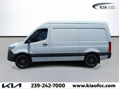 Used 2025 Mercedes-Benz Sprinter 2500 image 4