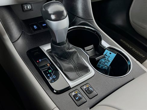 Certified 2015 Toyota Highlander XLE image 18