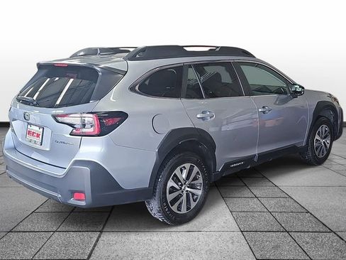 Used 2023 Subaru Outback Premium AWD/4WD image 5