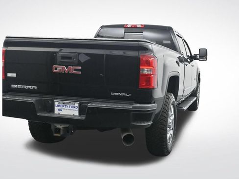 Used 2019 GMC Sierra 2500 Denali w/ Duramax Plus Package AWD/4WD image 7
