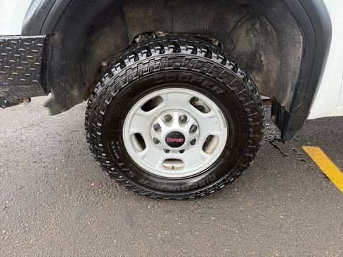 Used 2022 GMC Sierra 2500 Pro w/ Gooseneck/5TH Wheel Package AWD/4WD image 9
