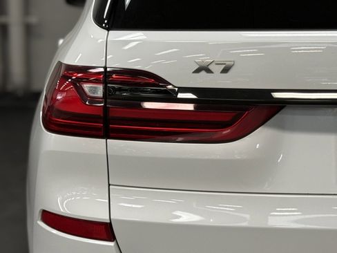 Used 2021 BMW X7 M50i w/ Dynamic Handling Package image 12