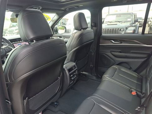 Used 2025 Jeep Grand Cherokee Limited w/ MOPAR Finishing Package image 20