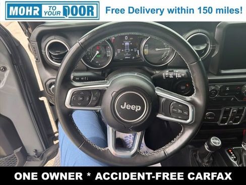 Used 2022 Jeep Wrangler Unlimited Sahara AWD/4WD image 18